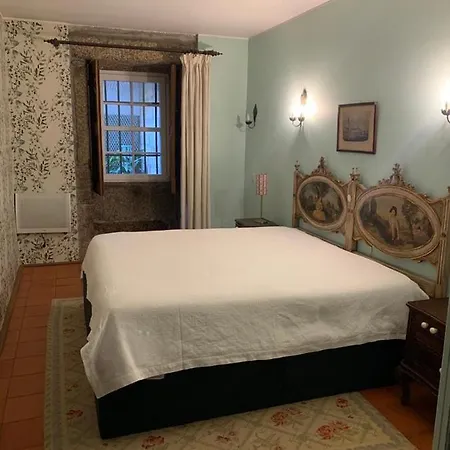 Casa Dos Pombais Bed and breakfast