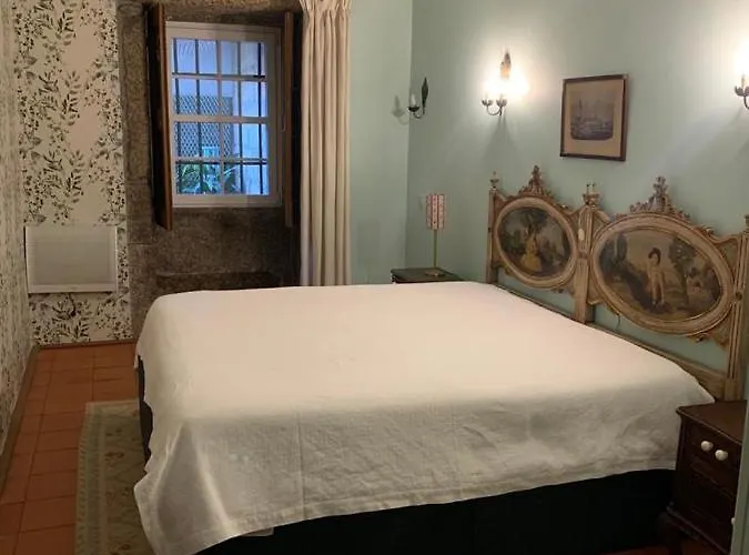 Casa Dos Pombais Bed and breakfast