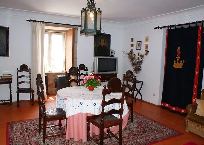 Casa Dos Pombais לינה וארוחת בוקר גימראייש