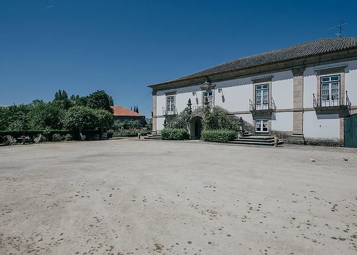 Casa Dos Pombais Bed and breakfast